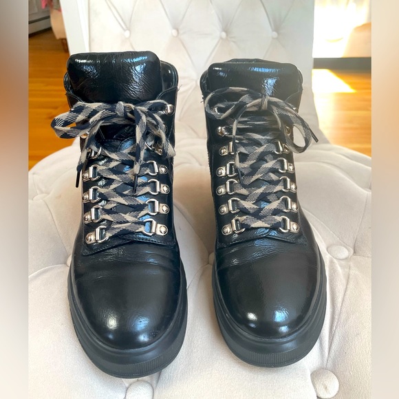 💯 Chanel 2018 Interlocking CC Logo Sneakers - Picture 2 of 9